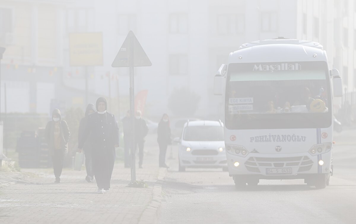 Trafik ekipleri, sürücüleri hız ve yakın takip yapmamaları konusunda uyardı.<br>