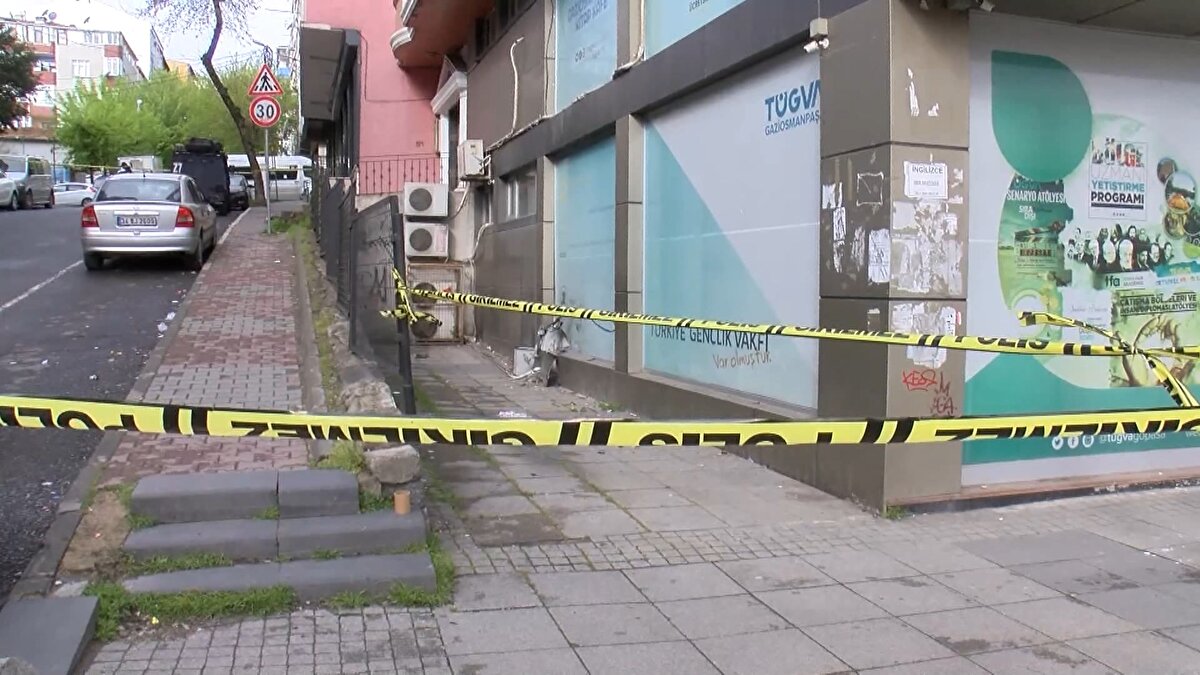 İstanbul'un Gaziosmanpaşa ilçesi Hürriyet Mahallesi Cengiz Topel Caddesi'nde, ilk iki katında Türkiye Gençlik Vakfı (TÜGVA) bulunan 5 katlı bir binanın yanında henüz belirlenemeyen bir nedenle patlama meydana geldi.<br><br>
