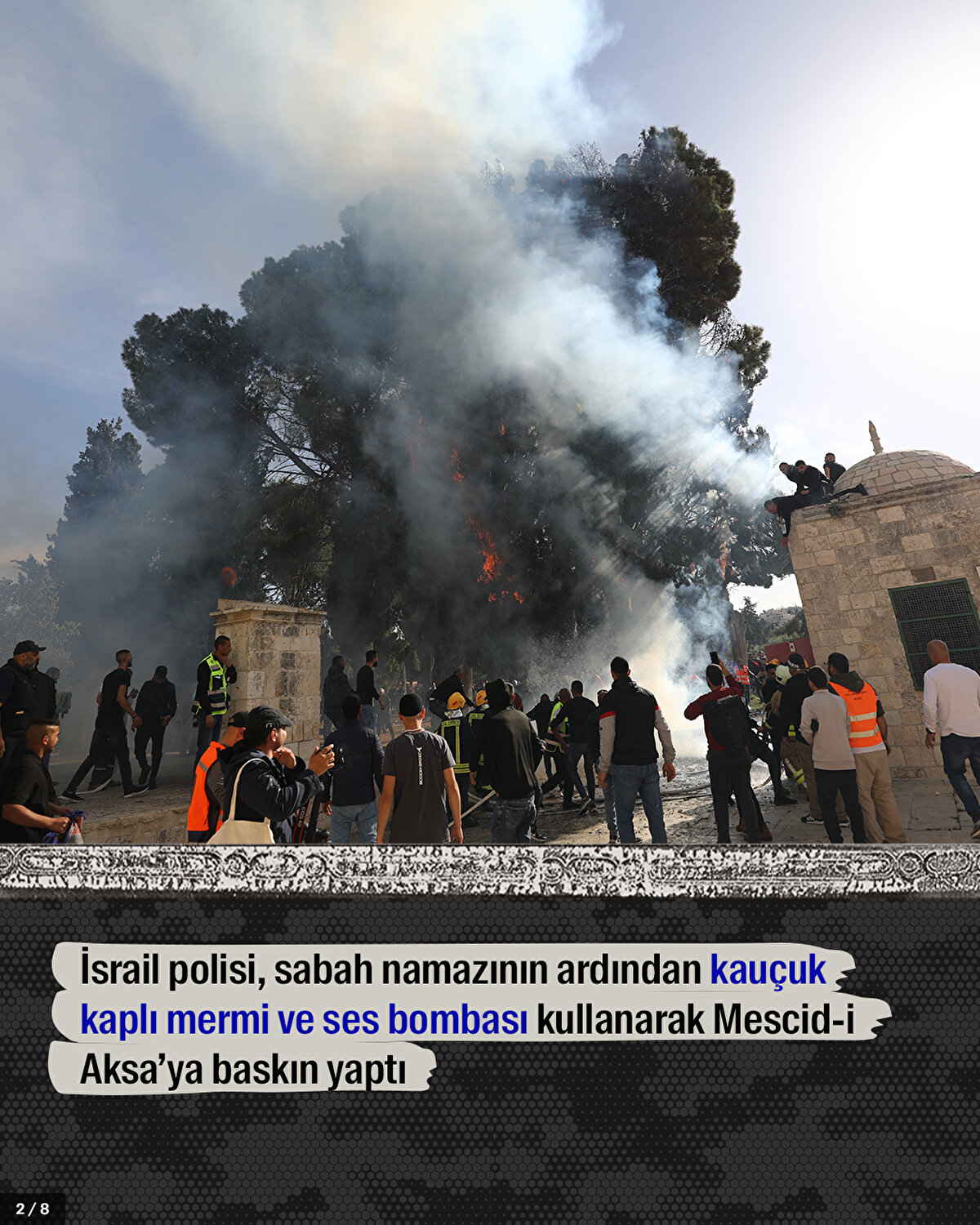 İsrail polisi, sabah namazının ardından kauçuk kaplı mermi ve ses bombası kullanarak Mescid-i Aksa’ya baskın yaptı.