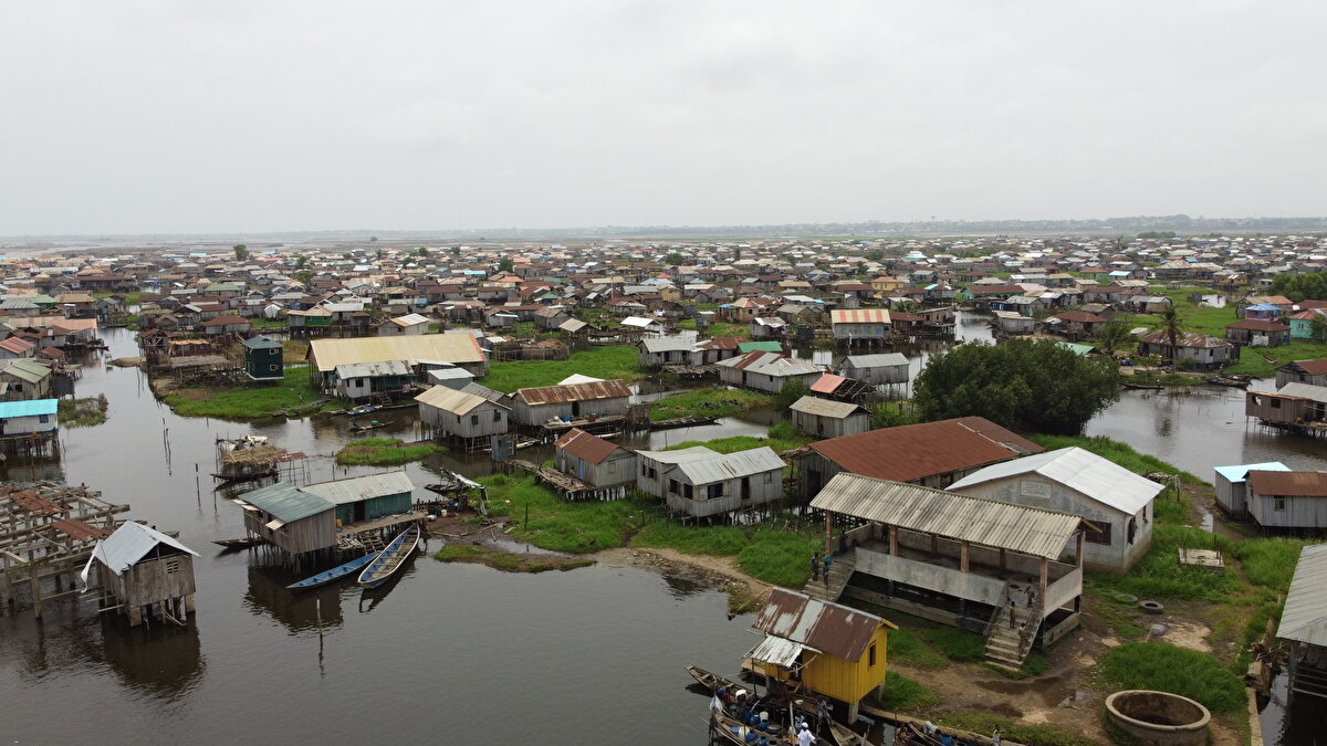 Zamanla büyüyen köy, bugün ülkenin turistler tarafından en çok ziyaret edilen yerlerinin başında gelmesinin yanı sıra hikayesiyle köleliğin karanlık tarihini yansıtıyor.