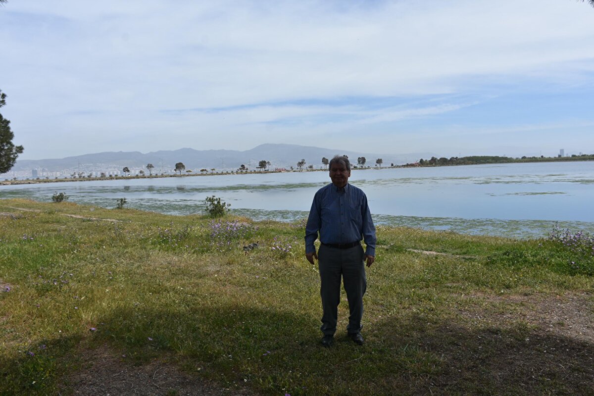 Bir de diğer kentleri düşünün. Mutlaka arıtma yapılmalı ve denizlere arıtılmadan hiçbir su verilmemeli. Deniz marulunun denize çok fazla bir zararı yok. Canlı olduğu için ölünce kokuya neden oluyor. Yerel ve merkezi hükümetlerin bu konuyu ciddi anlamda ele alması gerekiyor" diye konuştu.