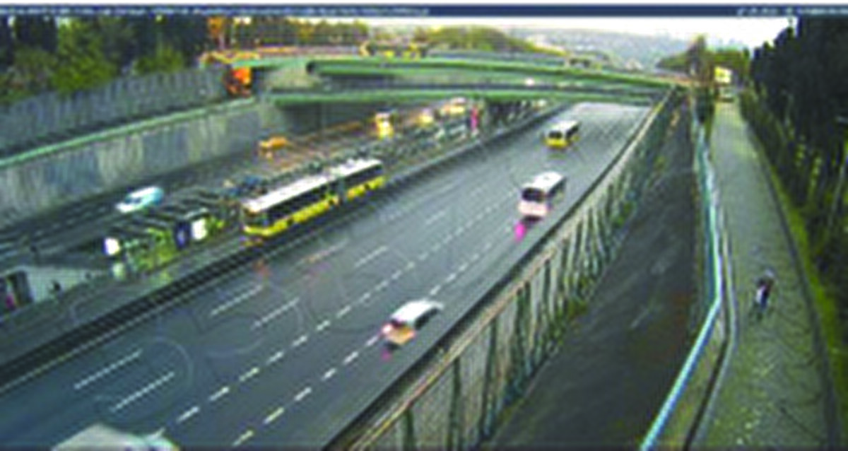 Ayrıca eylemi gerçekleştiren şüpheli B.Y. ile irtibatlı olduğu belirlenen K.Ç.'nin de gözaltına alındığı bildirildi.