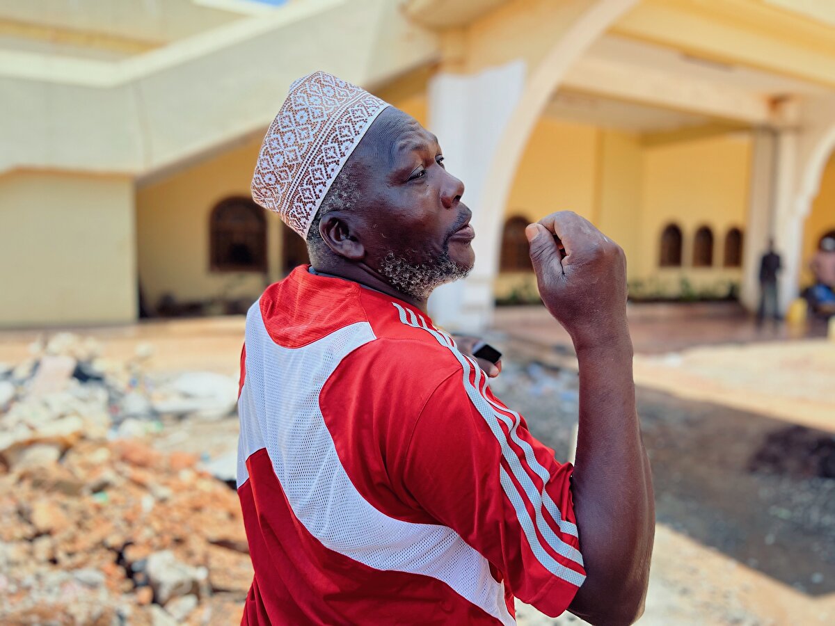 "Enkofira" isimli takkeler, zaman içerisinde renk ve şekil değiştirerek Afrika kültürüne adapte oldu.