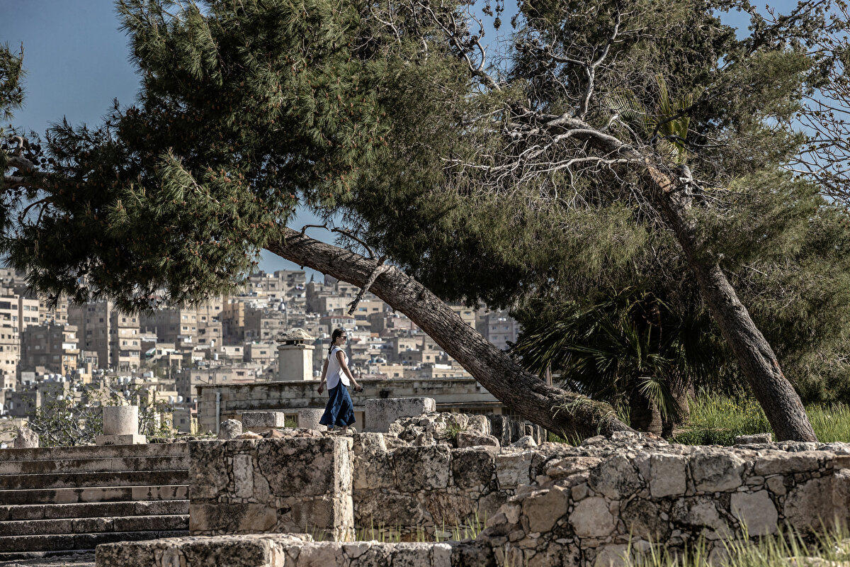 Ayrıca kentin eski çarşısından bakıldığında kaledeki Herkül Tapınağı güzel görüntüler oluşturuyor.