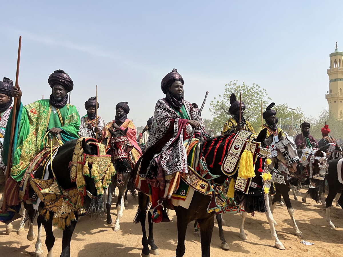 Yüzyıllar önce askerî geçit töreni olarak yapılan Hawan Daushe töreniyle bölge halkına cesaret, düşmana ise gözdağı veriliyor.