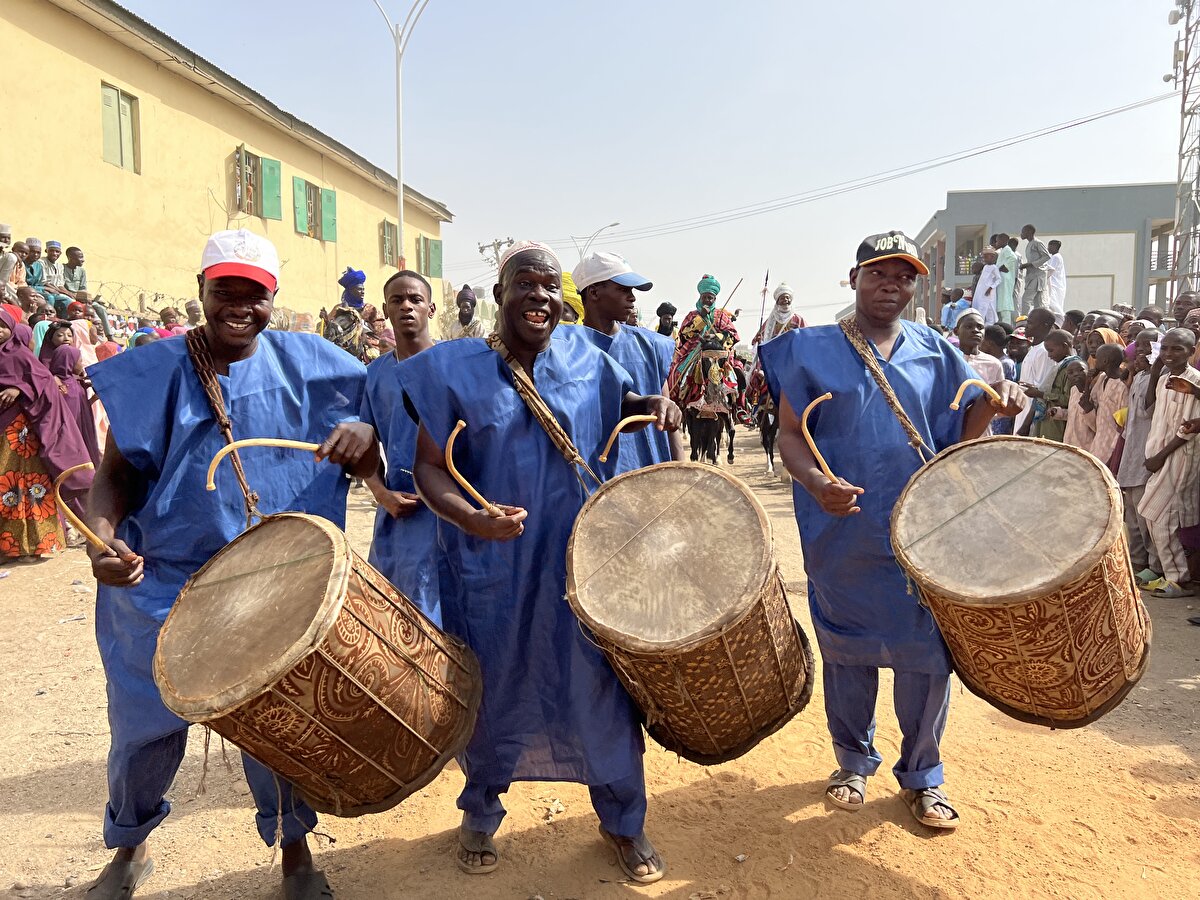 Rumfa, bu etkinliği fırsat bilerek, halkın bayramını kutlamış ve hâlihazırda diğer emirler de bu şekilde bayram kutlamalarını sürdürmüştür. Günümüzde çoğu emirliğin iki gün yaptığı bu kutlamalar, Kano eyaletinde 7 gün boyunca sürmektedir.