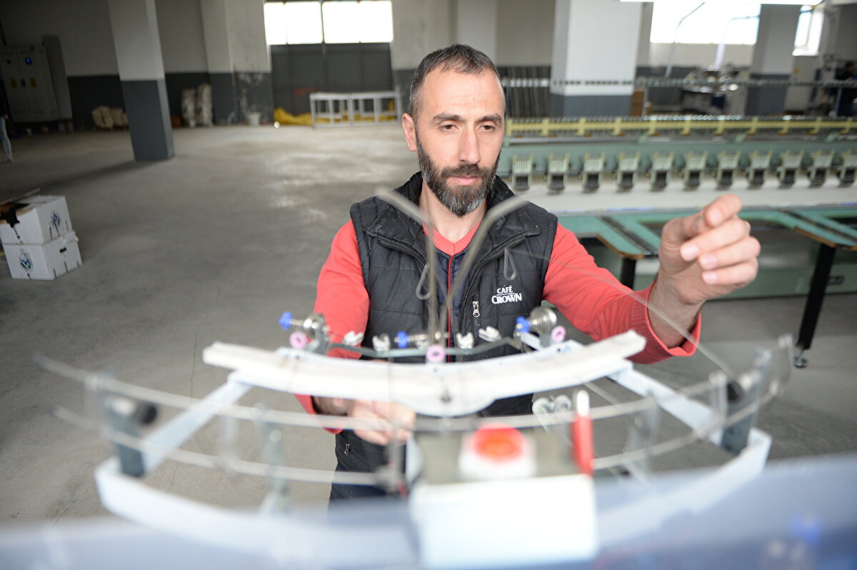 <br>Sarıdağ, ham maddenin bir kısmını Çin'den satın aldığını, mevcut makine kapasitesini 3 katına çıkaracak diğer makineler geldiğinde fabrikada istihdamın artacağını kaydetti.