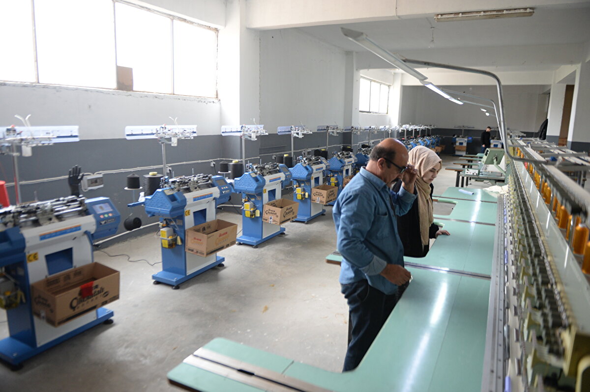 Bingöl'de istihdam oluşturmak için burada fabrika kurduklarını vurgulayan Sarıdağ, "Yüksek teknolojili makineler getirdik. Yeni makinelerimiz de yolda. Makineler geldikten sonra çalışan sayısı da 2-3 katına çıkmış olacak." dedi.