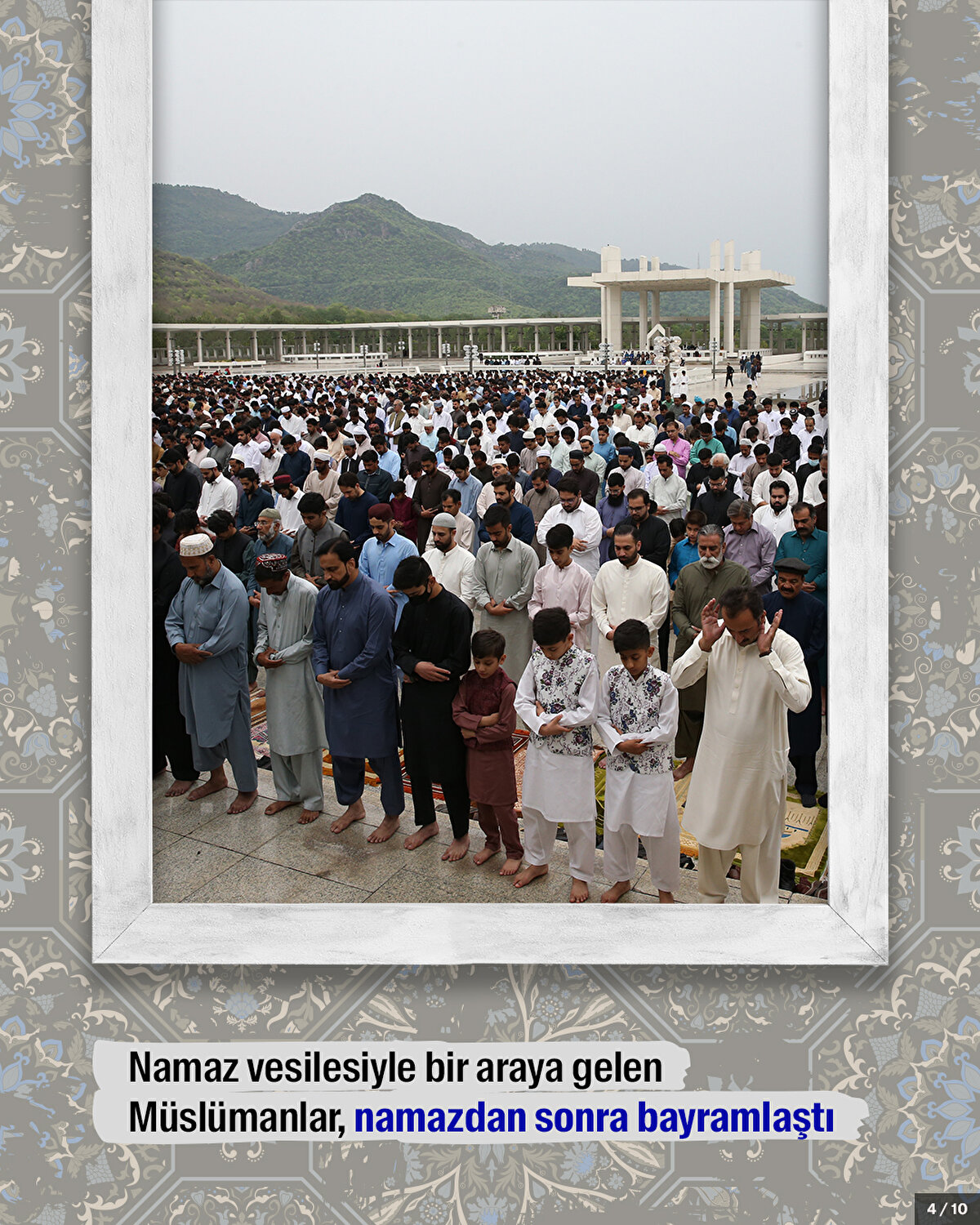 Namaz vesilesiyle bir araya gelen Müslümanlar, namazdan sonra bayramlaştı