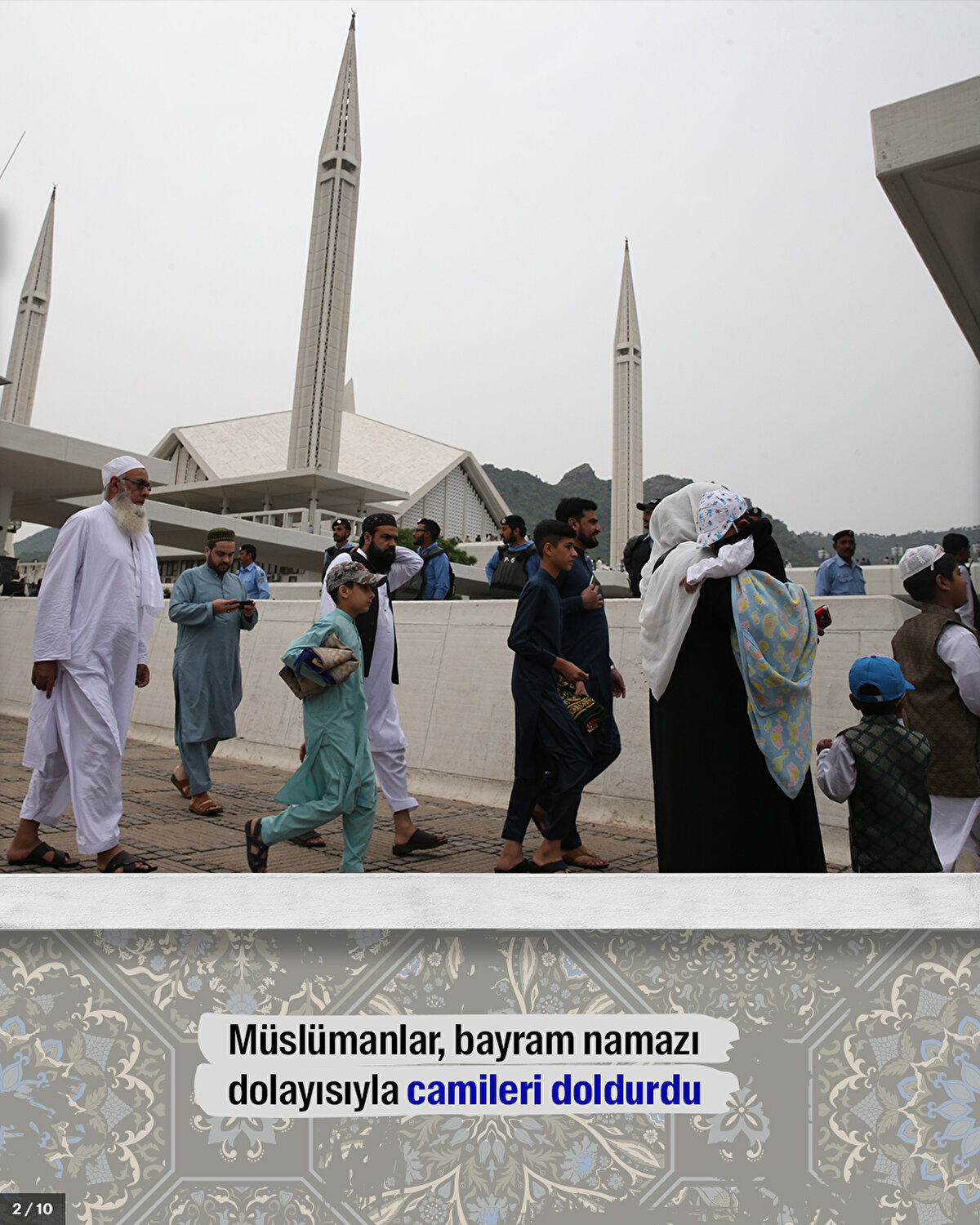 Müslümanlar, bayram namazı dolayısıyla camileri doldurdu