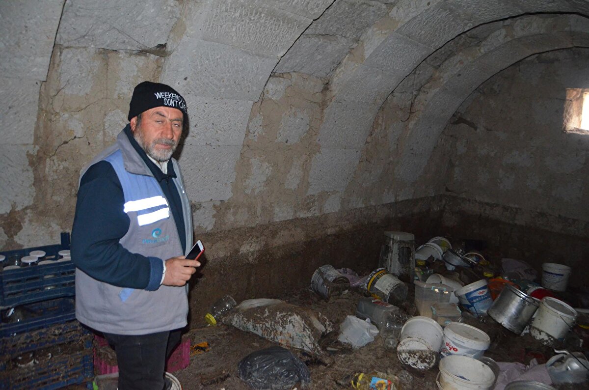 Belisırma köyünde restoran işleten Kerim Yasav da “Dün gece etkili olan aşırı yağışlarından dolayı gece yarısı bir gürültü duyduk.