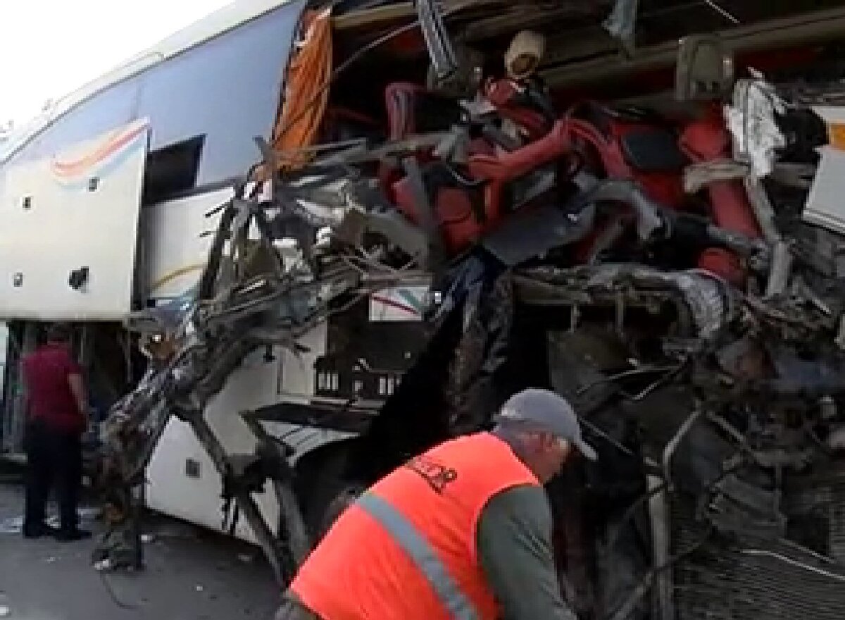 Kazanın ardından gözaltına alınan sürücülerden otobüs şoförü Barış Kantaroğlu’nun ilk ifadesinde, Bursa Şehirlerarası Otobüs Terminali’nde yolcu indirip yoluna devam ettiği sırada takografın ehliyetini okumadığını fark ettiği ve bunun üzerine sinyal vererek yolun sağ şeridine yanaştığında kazanın meydana geldiğini söylediği belirtildi. Kamyon şoförü Seyit Ali Akpekmezci’nin ise "Önümde araç vardı, otobüsü görmedim" dediği ifade edildi.