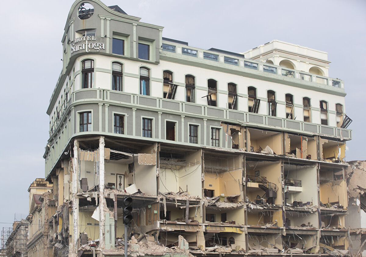 Küba basınına göre, otelde bir süredir devam eden tadilat çalışması kapsamında, borulara gaz akışı sağlanırken patlamanın yaşandığı öne sürüldü.<br><br>