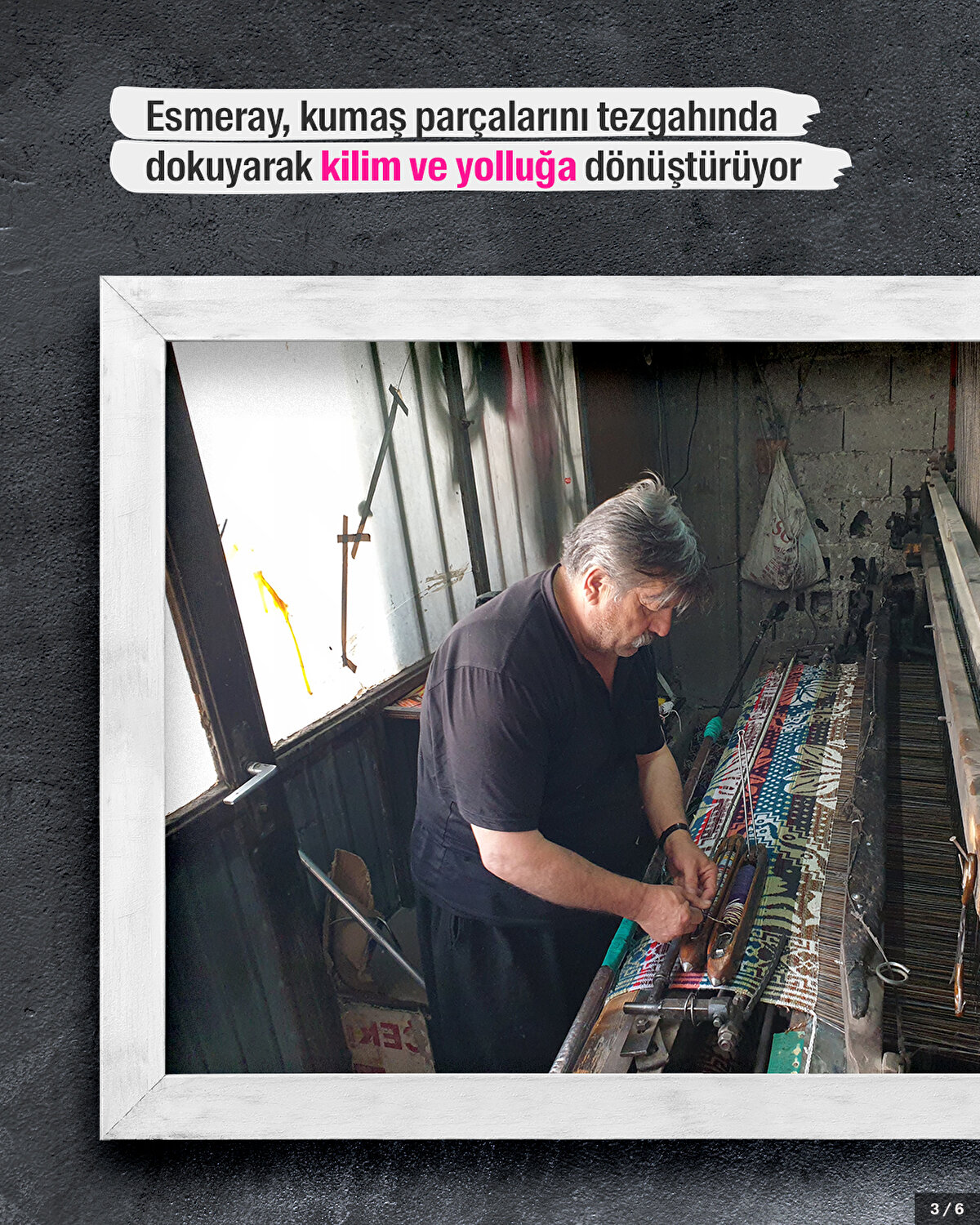 Esmeray, kumaş parçalarını tezgahında dokuyarak kilim ve yolluğa dönüştürüyor.