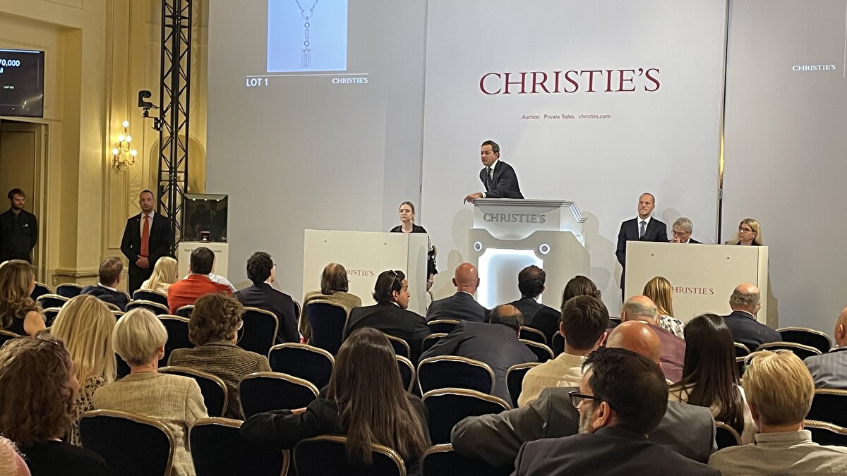 Şimdiye kadar bir müzayedede satılan en pahalı elmas olarak bilinen Kaya, 20 yıl önce Güney Afrika'da çıkarılmıştı.<br>