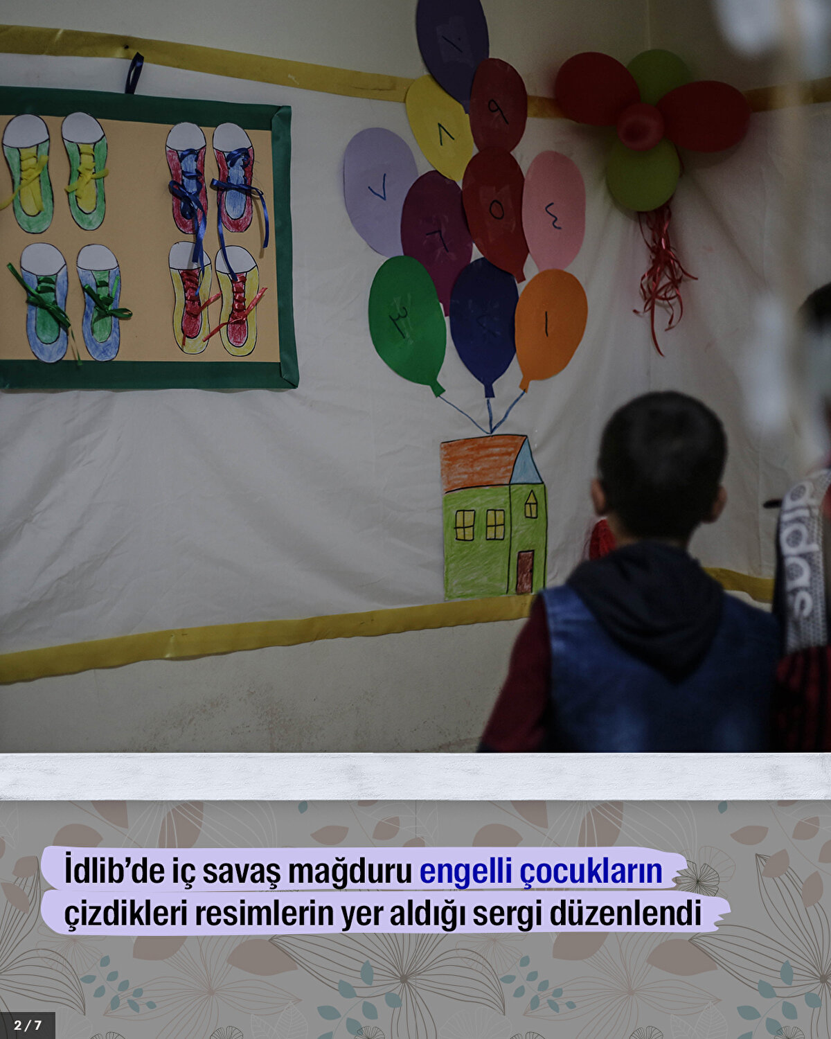 İdlib’de iç savaş mağduru engelli çocukların çizdikleri resimlerin yer aldığı sergi düzenlendi.<br>