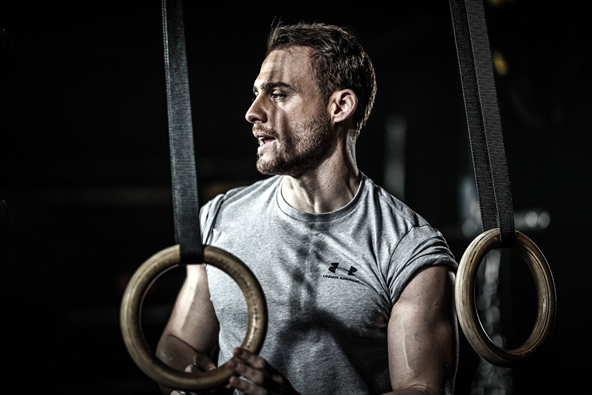 "Son 5 senedir hayatımızda bu influencer terimi var. Şahsen ben çok negatif görüyorum. Yani bu tarz sorunlara destek olmayıp krizi körüklemeye devam ediyorlar. Biraz daha pozitif anlamda influencer olabilmek gerekiyor. Mesela "Bende bir tişört var, 15 senedir onu giyiyorum" diyebilmek.<br><br>