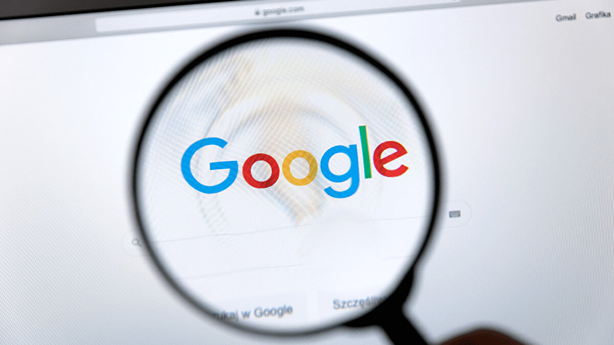 3) CİLT DURUMU<br><br>Herhangi bir cilt sorunu yaşayanlar, çoğunlukla Google'da yaşadığı cilt sorununun kısa kelimelerle anlatıyor daha sonra görsellere tıklayıp kendi cilt sorunu ile görseli yer alan cilt sorun arasında bağ kurmaya çalışıyor. Hatta "Bu bendekinin aynısı" dediği de oluyor bu insanların. Yine bu tarz aramaların getirdiği tek şey panik ve endişe oluyor. Ne olup ne olmadığına ilişkin kesin sonuca ise yine doktor karar veriyor. Google arama sonuçlarına güvenmek pek de mantıklı değil. Bu yüzden arama yapmayı düşünmemek en iyi çözüm olabilir.<br><br>