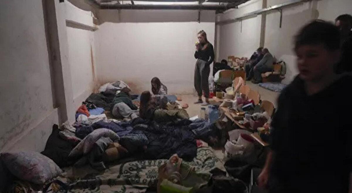 Okulların tahrip edilmesi demek gelecek kuşağında tahrip edilmesi demek. Çocuklar için son derece olumsuz etki oluşturucak bu saldırıları çocuklar hayatları boyunca hatırlayacak.<br>