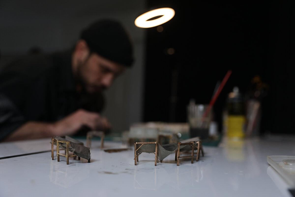 Proje kapsamında agoranın Roma dönemindeki hali modellenerek metaverse içeriği hazırlandı. İçerik, gelecek aydan itibaren Smyrna Antik Kenti'nde oluşturulacak deneyim merkezinde ve internet üzerinden sanal gerçeklik (VR) gözlüğüyle izlenebilecek.<br><br>