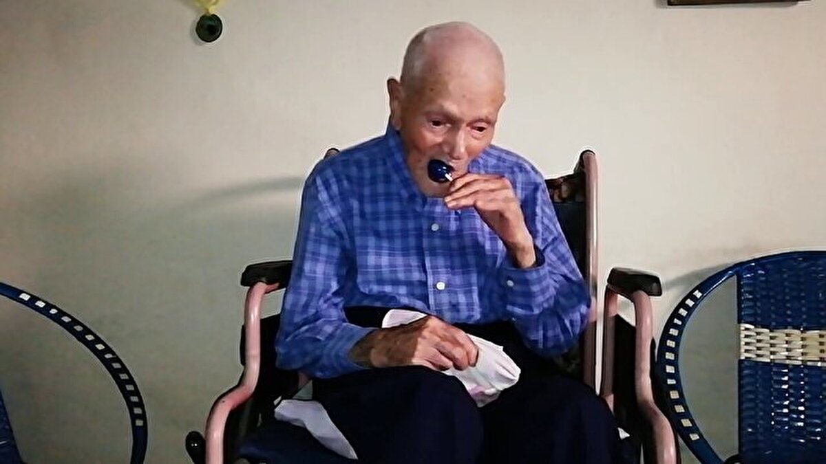 1937 yılında Ediofina del Rosario Garcia ile evlenmiş. Eşini 1997 yılında kaybetmiş. 11 çocuğu olan Perez'in 41 torunu, 18 büyük torunu ve 12 de büyük büyük torunu bulunuyor.