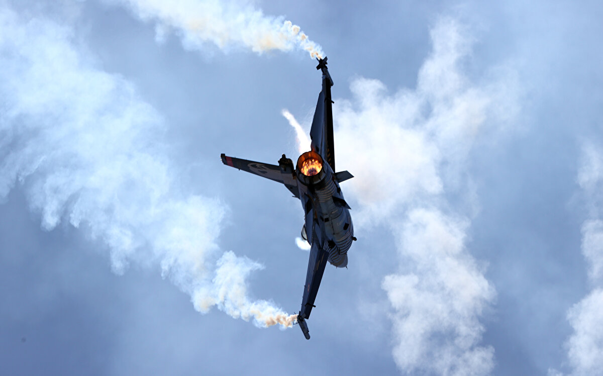 Murat Bakıcı, "Gösterilerde yaşadığımız duygular anlatılmaz. Türk milletinin gücünü, kudretini sergiliyoruz. Türk pilotunu diğer pilotlardan ayıran özellik şu, Türk pilotu ilk nikahını gökyüzünde tayyaresi ile kıyıyor. Bizim ilk aşkımız tayyaremiz." şeklinde konuştu.<br>