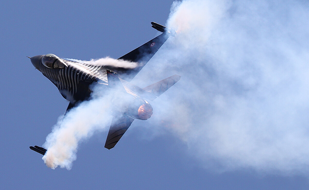 Gösterilerden sonra büyük ilgi gördüklerini ve gururlandıran tepkiler aldıklarını dile getiren Bakıcı, çeşitli söyleşilerde havacılıkla ilgilenen gençlerle bir araya geldiklerini, taşıdıkları bayrağı gençlere emanet edeceklerini anlattı.<br>