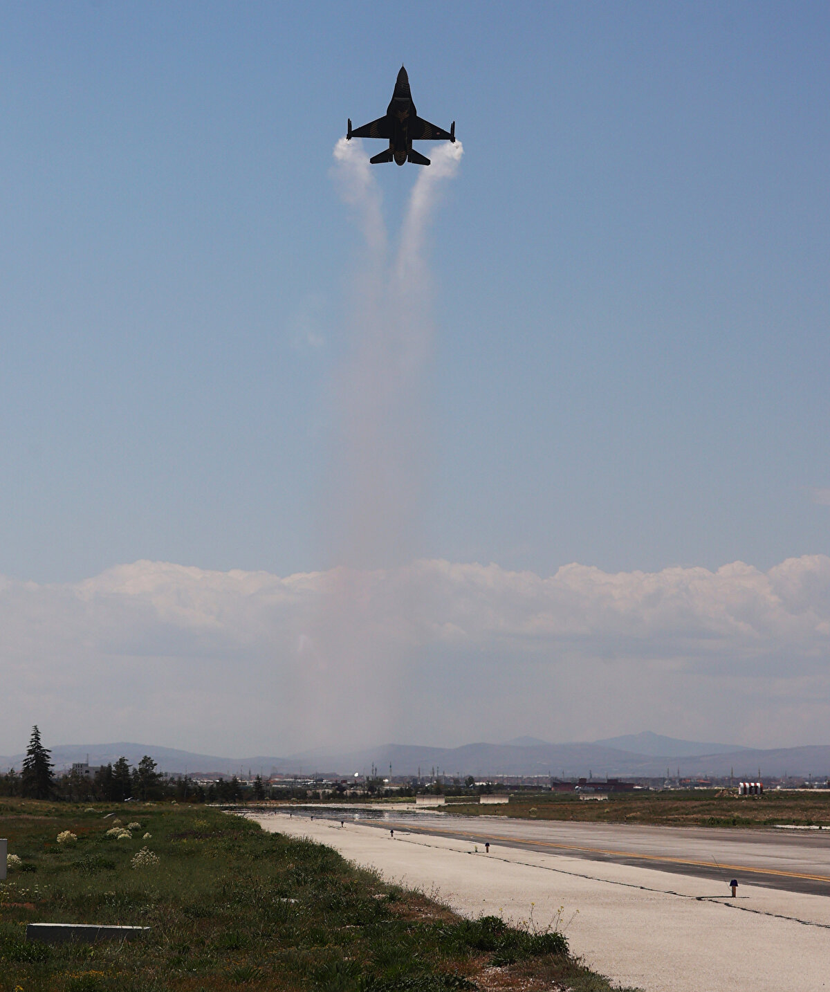 Türk Hava Kuvvetlerinin gösteri timi SOLOTÜRK, çok sayıda farklı manevrayı 11 yıldır başarıyla icra ediyor.<br>