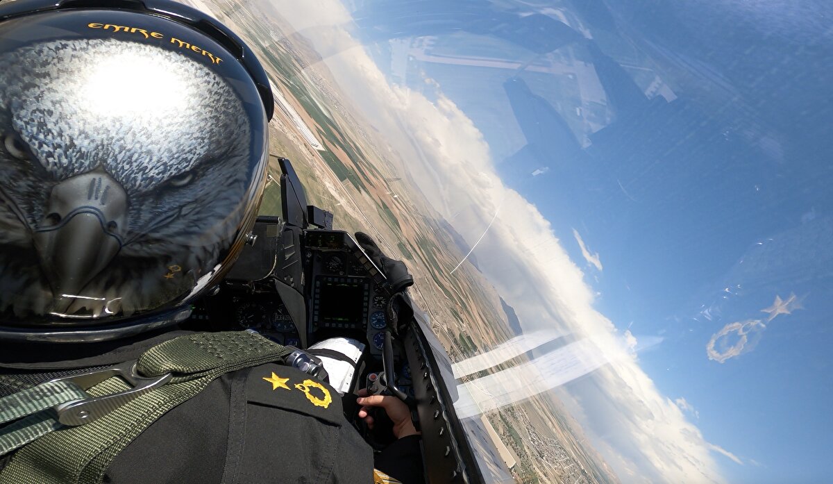 SOLOTÜRK, yeni manevrasıyla F-16 sınırlarını aştı