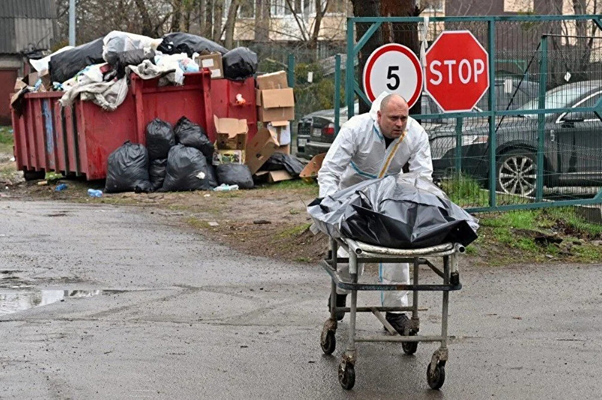 Güvenlik garantilerinin Kırım ve Donbas toprakları için geçerli olmayacağı, bunun karşılığında da Ukrayna’nın AB üyeliğine itiraz edilmeyeceği ifadeleri yer aldı.<br><br>Ukrayna tarafı, 17 Mayıs’ta savaşın başlamasından bu yana Ukrayna’daki durumun çok değiştiğini ve Rusya ile müzakereleri askıya aldıklarını duyurdu.