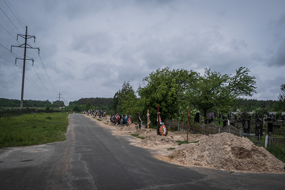 Nisanda Ukrayna’nın doğusuna kayan savaş, etkisini burada yoğun şekilde hissettirdi. Ukrayna Genelkurmay Başkanlığının açıklamasına göre, Rus askeri birlikleri, Ukrayna’nın doğusundan ilerleyişini artırdı ve bazı yerleşim birimleri Rusların eline geçti.<br><br>