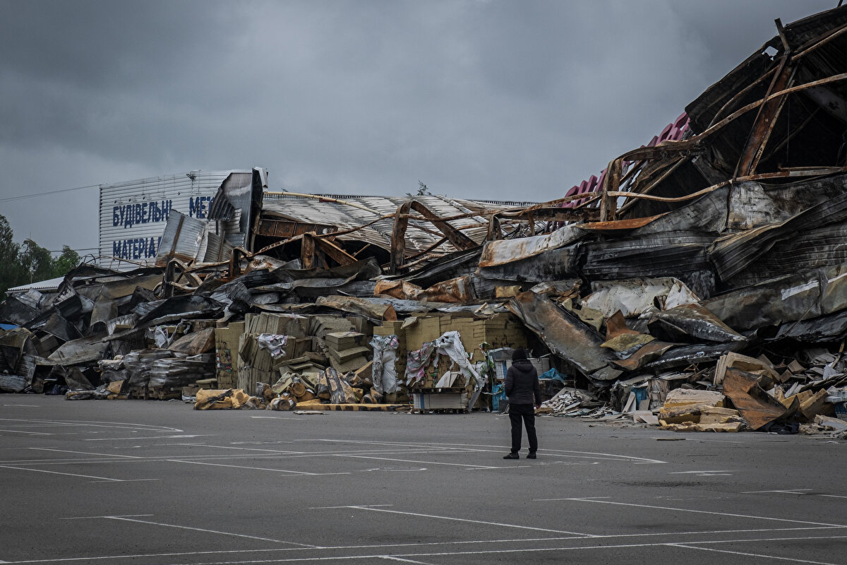 Özellikle son aylarda, Rus ordusunun çekildiği Ukrayna’nın kuzey sınırlarında, Rus topraklarına yönelik saldırılar arttı.<br><br>Sınır boylarındaki yerleşim birimlerine düşen havan mermileri ve hava araçlarının saldırıları yer yer bölgedeki sivillere zarar verirken, bazı stratejik noktalar da hedef oldu.<br><br>