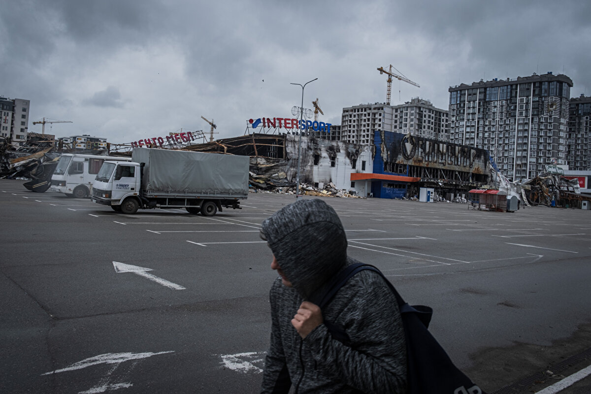 “Özel operasyonun esas amacı olan Donbas’ı özgürleştirmek” amacıyla güçlerini Ukrayna’nın doğusundaki Donetsk ve Luhansk bölgesine yoğunlaştırmaya başladığını duyuran Rus ordusu, taarruzlarına devam etse de çok büyük ilerleme sağlayamadı.<br><br>