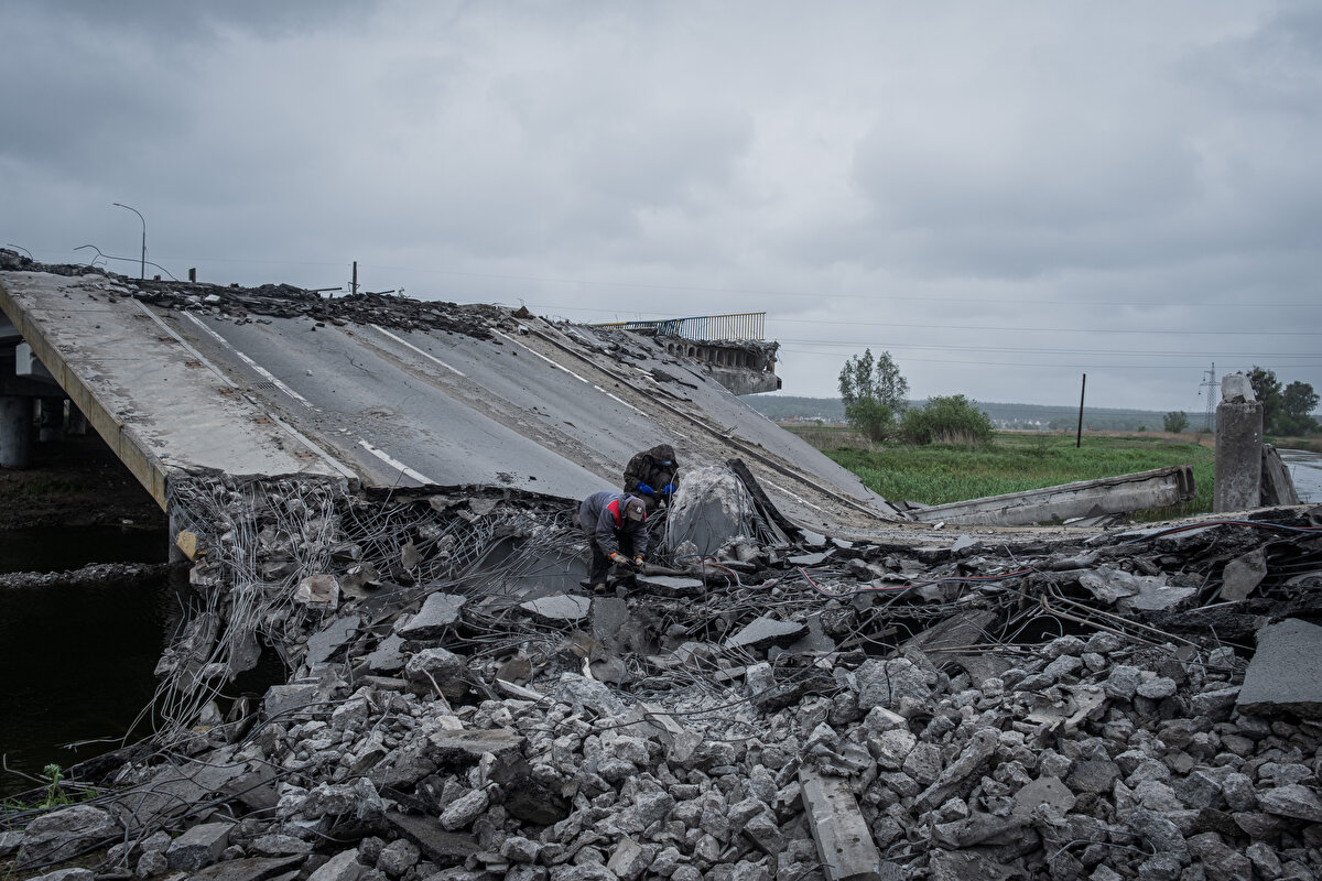 Rusya’dan, Moldova’daki Transdinyester bölgesi ile ilgili yapılan açıklamalar, savaşın Ukrayna dışına taşacağı endişelerini de gündeme getirdi.<br><br>Rusya Silahlı Kuvvetleri Merkez Askeri Bölgesi Komutan Yardımcısı Rustam Minnekayev, "Ukrayna'nın güneyini kontrol etmek, Rusça konuşan nüfusa baskı gerçeklerinin olduğu Transdinyester’de bir çıkış yolu sağlayacak." ifadesini kullandı.