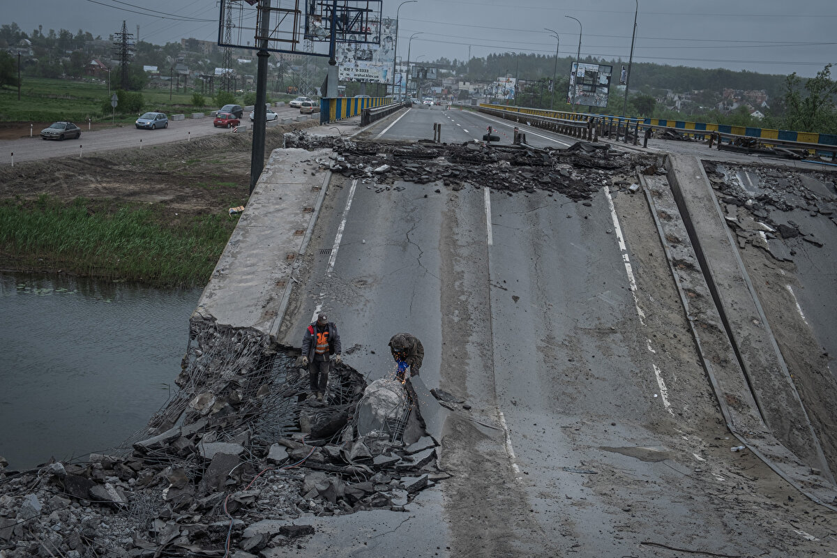 Savaşın ilk ayında Rus askerlerinden 1351’inin öldüğünü, 3 bin 825'inin yaralandığını bildiren Rus askeri yetkililer, daha sonra bu hususta yeni bir bilgi açıklamadı.<br><br>Rus yetkililer, Ukrayna ordusunun da savaş boyunca 23 bin 367 askerini kaybettiğini iddia etti. Ukrayna da bugüne kadar 29 bin 350 Rus askerinin öldüğünü ileri sürdü.<br><br>Savaştaki sivil kayıplara ilişkin ne Ukrayna ne de Rus tarafı net rakam verdi.