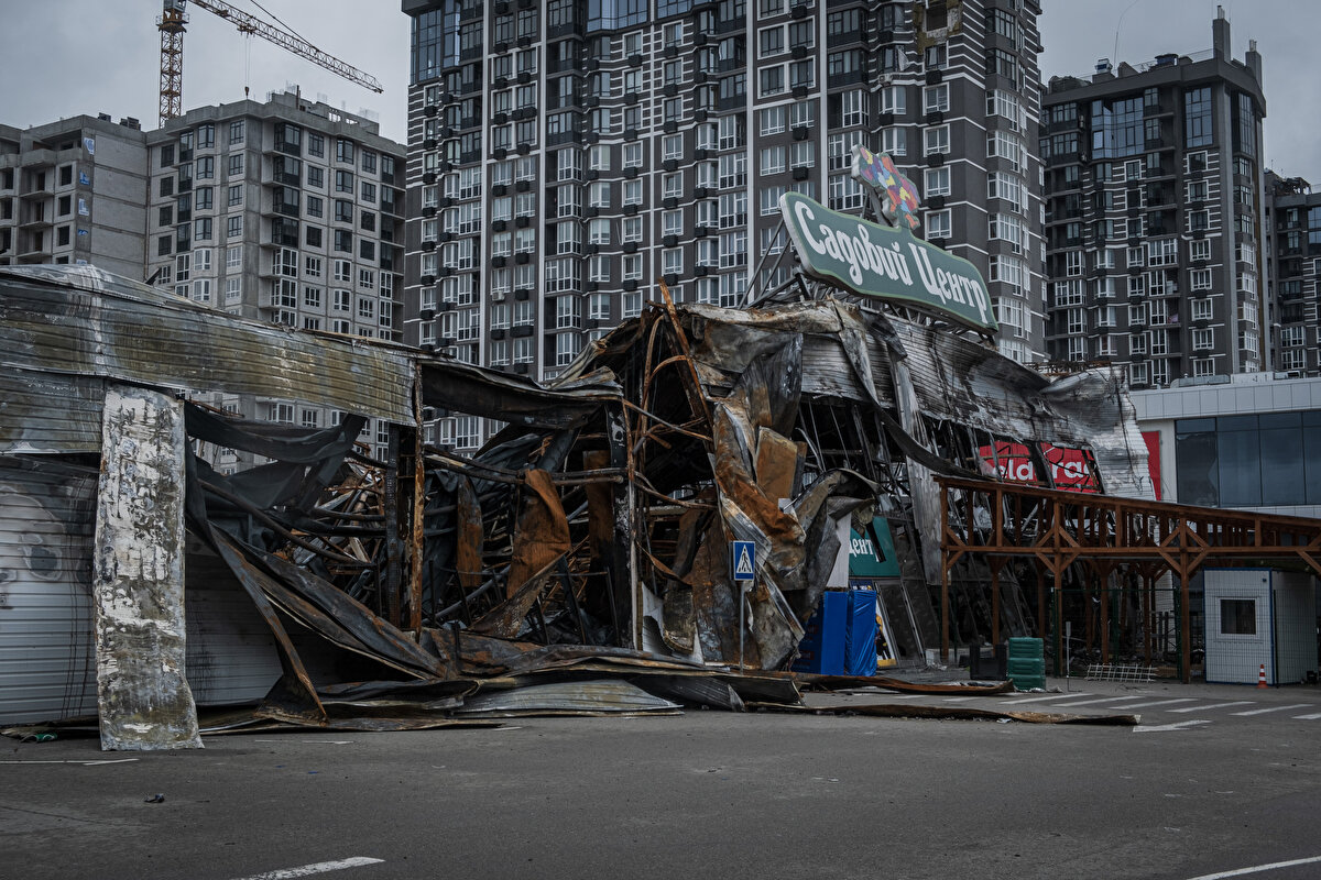 Rus ordusunun kontrolünü ele geçirdiği şehirlerden biri de Herson oldu. Herson’da Rus rublesinin kullanıldığı bir bölge kurulurken yıl sonuna kadar şehirde tamamen Rus rublesinin kullanılacağı belirtildi.<br><br>