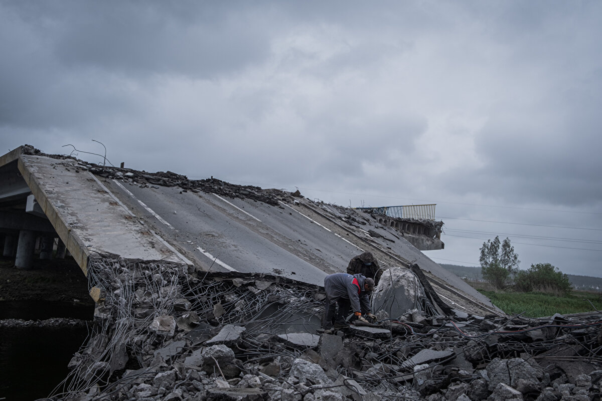 Savaş devam ederken Rusya ve Ukrayna heyetleri, ateşkes sağlanması için 3’ü Belarus’ta, 1’i Türkiye’de olmak üzere 4 defa yüz yüze müzakere yaptı.<br><br>Belarus’ta, her iki taraf sadece çatışma bölgelerinden sivillerin tahliyesi için insani yardım koridorları konusunda anlaşabildi.