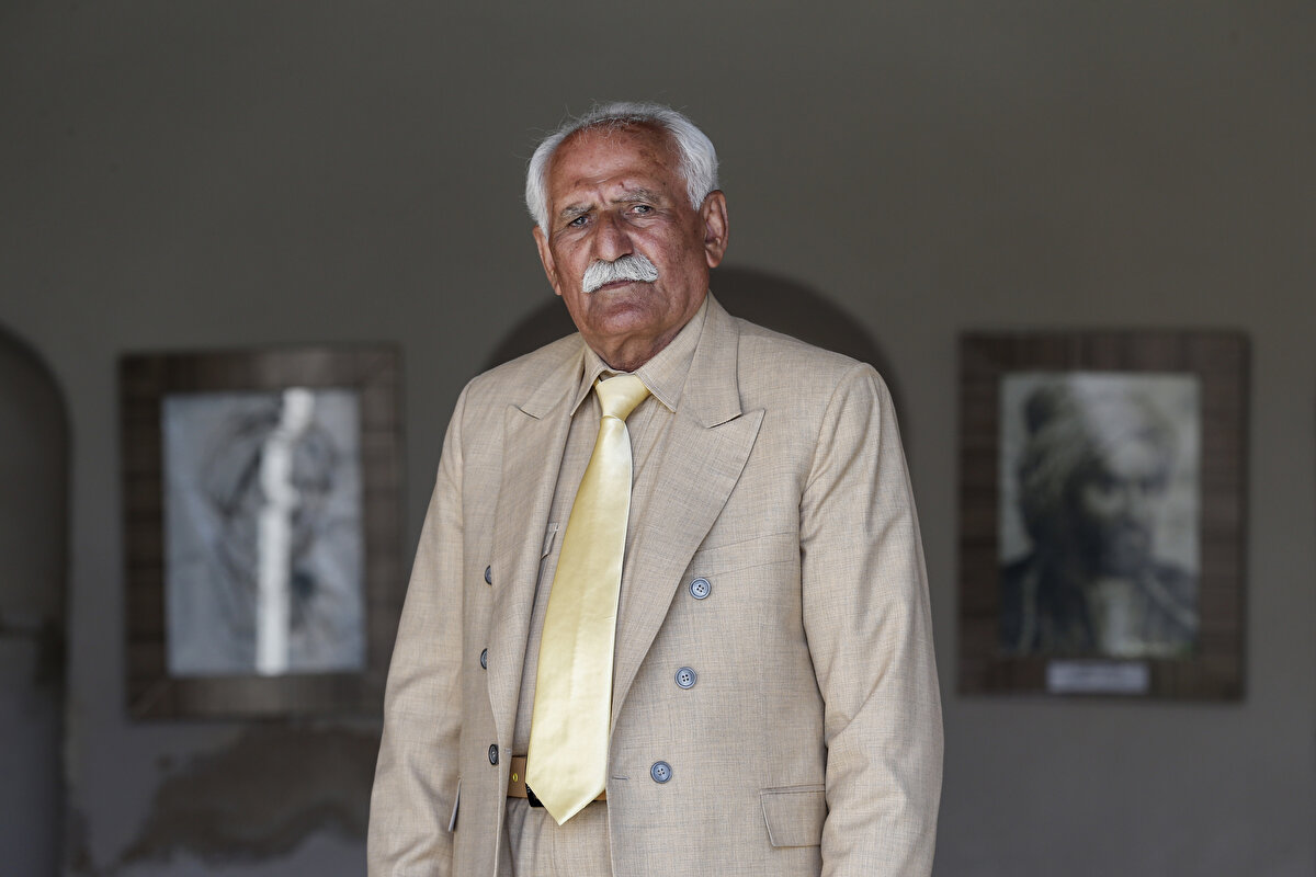 Renkli kişiliğiyle tanınan Aziz Serim, düğünlerin ve dost meclislerinin de aranan yüzü.<br>