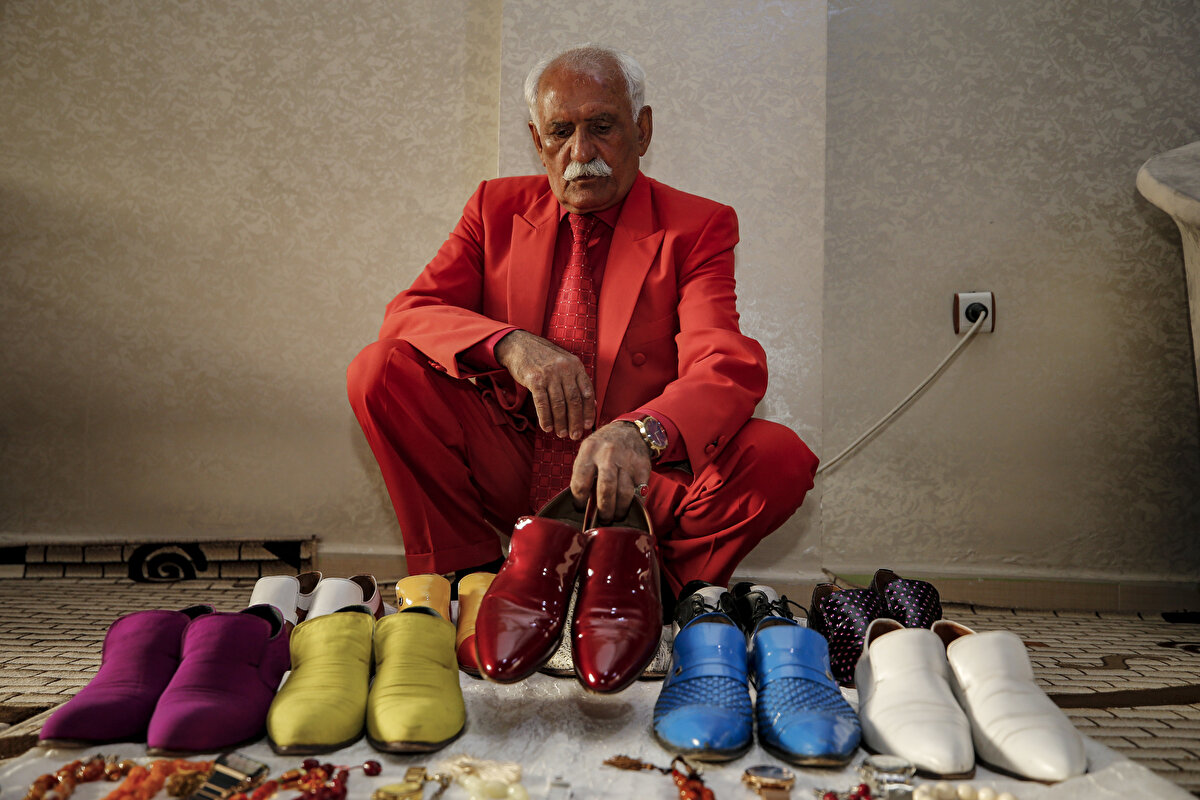 "Cizre halkı çok seviyor"<br><br>Vatandaşlardan Mesut Nuhutçu, Aziz Serim'in renkli kişiliğiyle ilçenin rengi, düğünlerin ise vazgeçilmezi olduğunu söyledi.