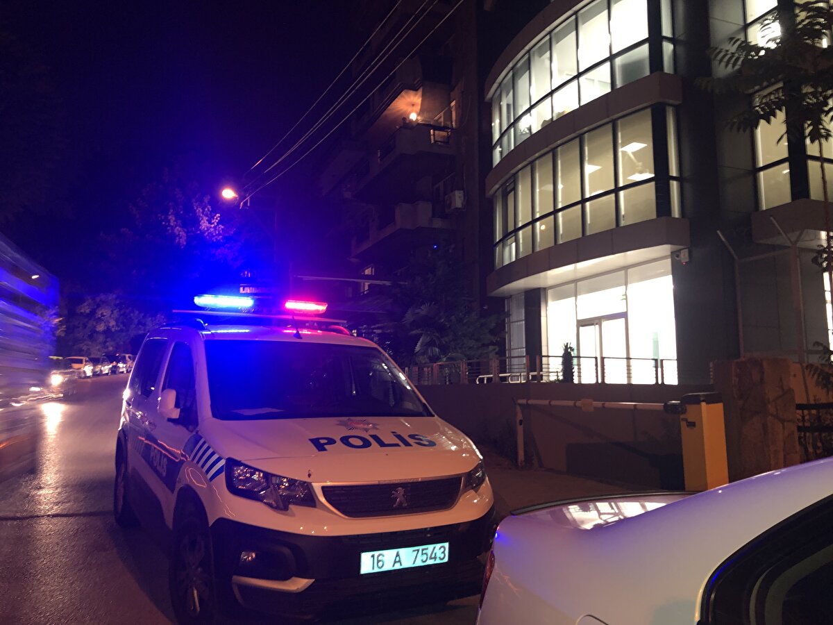 Olay, saat 22.30 sıralarında merkez Osmangazi ilçesi Dikkaldırım Caddesi'nde meydana geldi.