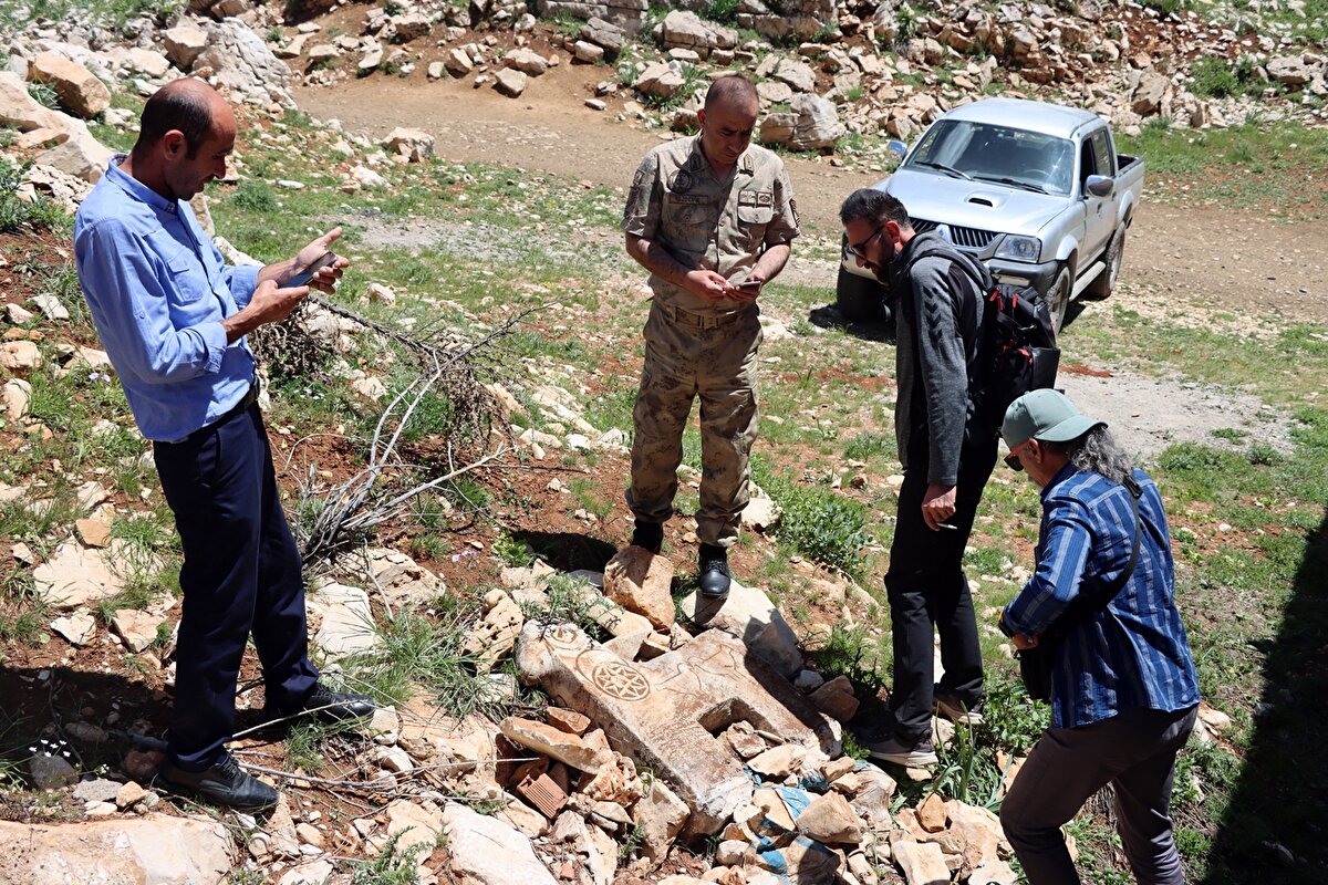 Geçtiğimiz yıl kasım ayında, eski dönemlerde yaşayan insanların örf ve adetleri, inançları ve mitolojik unsurlarını içeren 'Koç Başlı Mezar Taşı' çalındı.