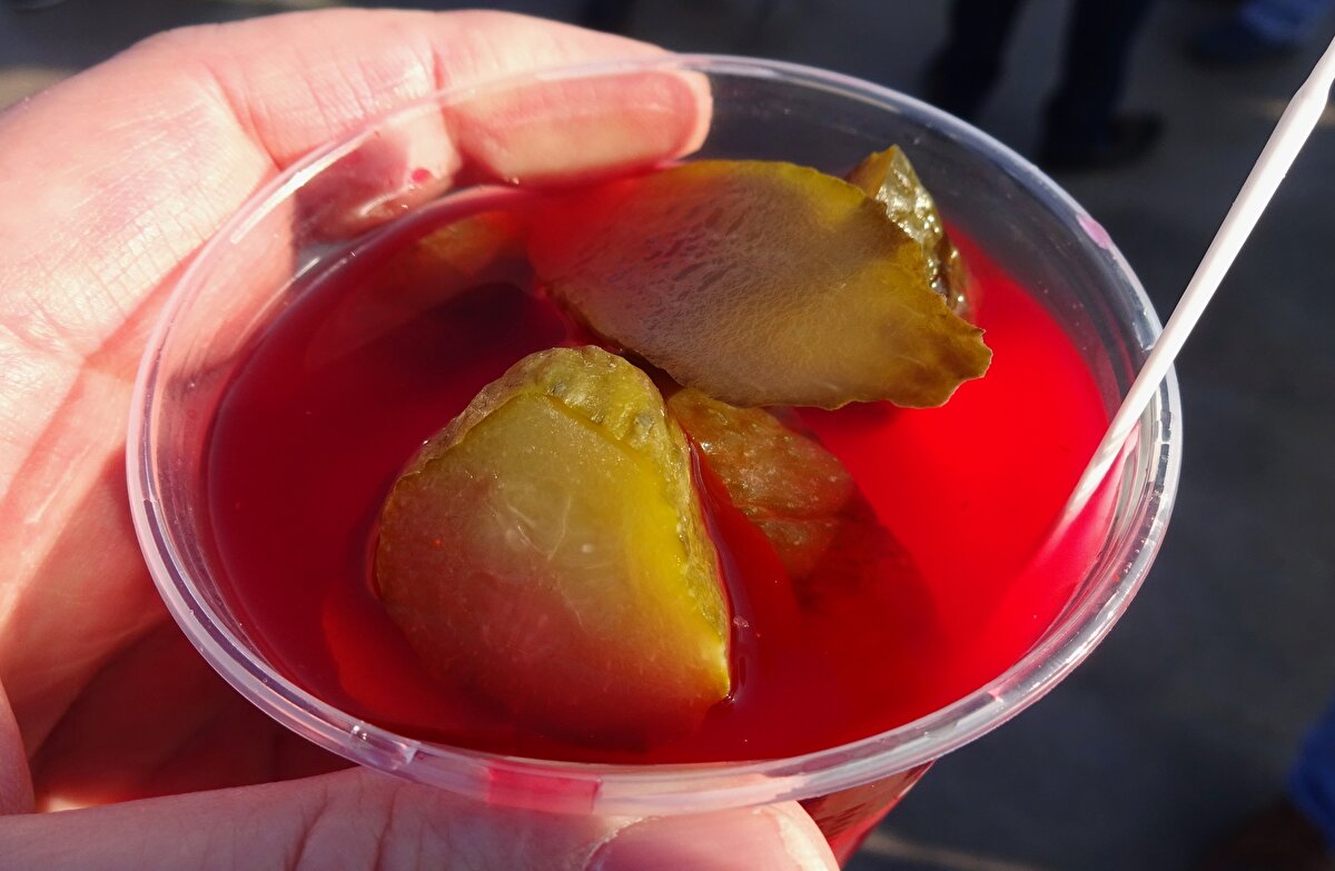 *Fermente edilen besinler arasında yüksek oranda prebiyotik ve probiyotik barındıran turşu suyu vücuttaki aktif olan serbest radikalli hücrelerin etkinliğini azaltır. Bu sayede vücudun sağlıklı işleyişini korur. <br><br>