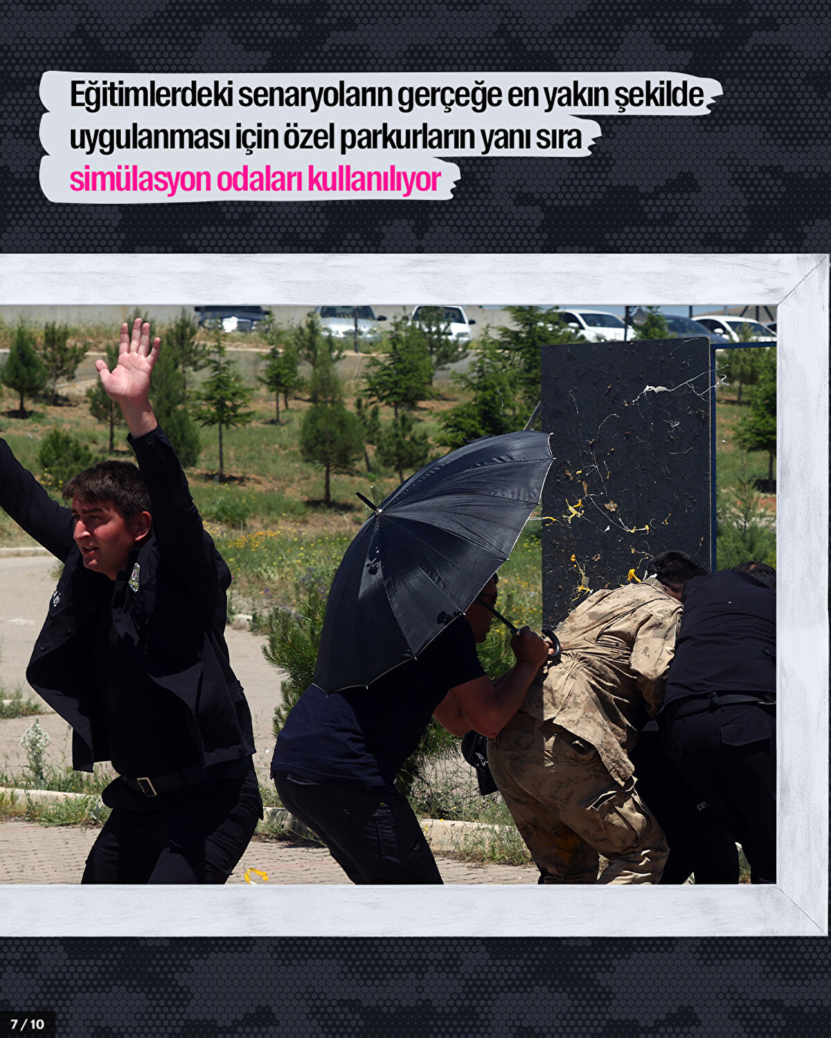 Eğitimlerdeki senaryoların gerçeğe en yakın şekilde uygulanması için özel parkurların yanı sıra simülasyon odaları kullanılıyor