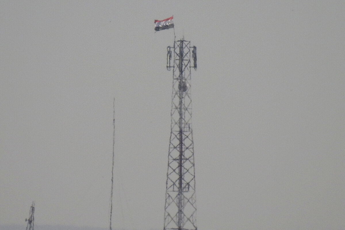 Fefin Kampı, Tel Rıfat ilçe merkezinin 20 kilometre güneydoğusunda yer alıyor.<br><br>Rusya ve YPG/PKK saldırıları nedeniyle 2016'da Tel Rıfat'tan 250 bin sivil kaçarak Türkiye sınırı hattı yakınlarına sığınmıştı. Tel Rıfatlılar 6 yıldır evlerine dönme umudu taşıyor.