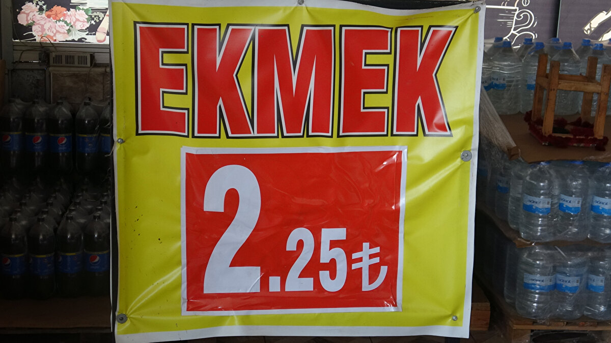 Kübra Soylu ise, "Önce ne olduğunu anlamadım. Daha sonra elindeki tüfeği görünce çok korktum. Bir süredir bizi öldürmekle tehdit ediyordu. Adeta dehşeti yaşadım" diye konuştu.