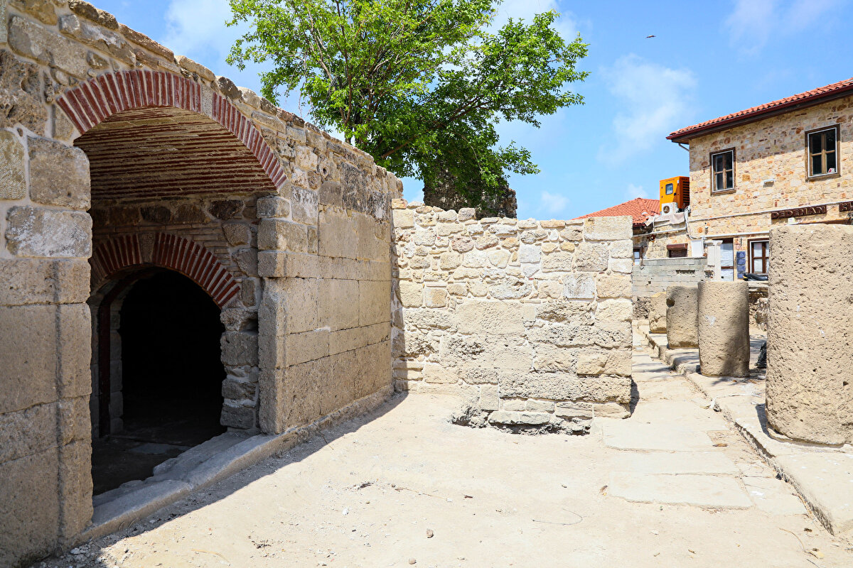 Antalya'nın Manavgat ilçesindeki Side Antik Kenti'nde kazılar devam ediyor.