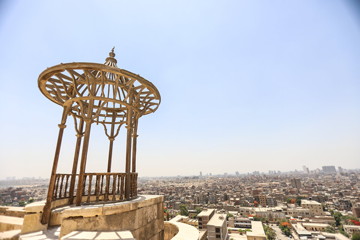 Yüzlerce yıl öncesine, Haçlı savaşlarından günümüze kadar birçok tarihî olaya tanıklık eden kalede, kuşatma altına alınması ihtimaline karşın zeminin sert taş ve kayalardan oluşmasına rağmen, 90 metre derinliğinde bir su kuyusu bulunuyor.