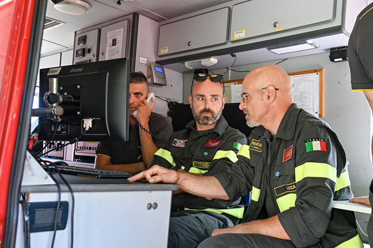 İtalyan Corriere Della Serra gazetesinin aktardığına göre, helikopterin radardan kaybolduğu dakikalarda Apenin Dağları bölgesinde fırtına vardı. Bu arada helikopterden merkeze hiçbir tehlike sinyali de gönderilmemişti. Helikopter, içindeki yolcuları Emilian şirketinin yeni tesisine götürüyordu. Maksimum 8 kişiyi taşıyabilen araç tek motorlu olduğu için daha düşük işletme maliyetine sahip ancak daha güvenli olarak kabul ediliyor.<br><br>