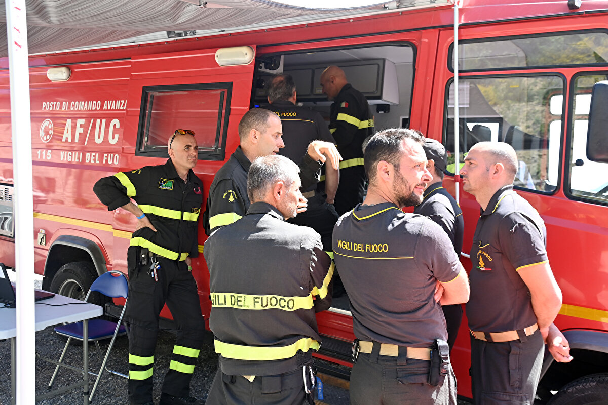 Yetkililer, Capannori Lucca Tassignano Havaalanı’ndan yerel saatle 10.00 civarında yola çıkan helikopterin en son Pievepelago kenti yakınlarında Modena bölgesinde bulunduğunu ifade etti. Bu nedenle aramanın, bölgedeki küçük San Pellegrino kasabası ile Piandelagotti arasındaki Apenin sırtına odaklandığı söylendi. Bölgenin nispeten ıssız ve engebeli olması nedeniyle Ulusal Alp Kurtarma’ya bağlı 24 gönüllüden oluşan ekip, araştırmayı yerden yürütüyor. İtalya Hava Kuvvetleri’ne bağlı bir helikopter ise çalışmalara havadan devam ediyor.