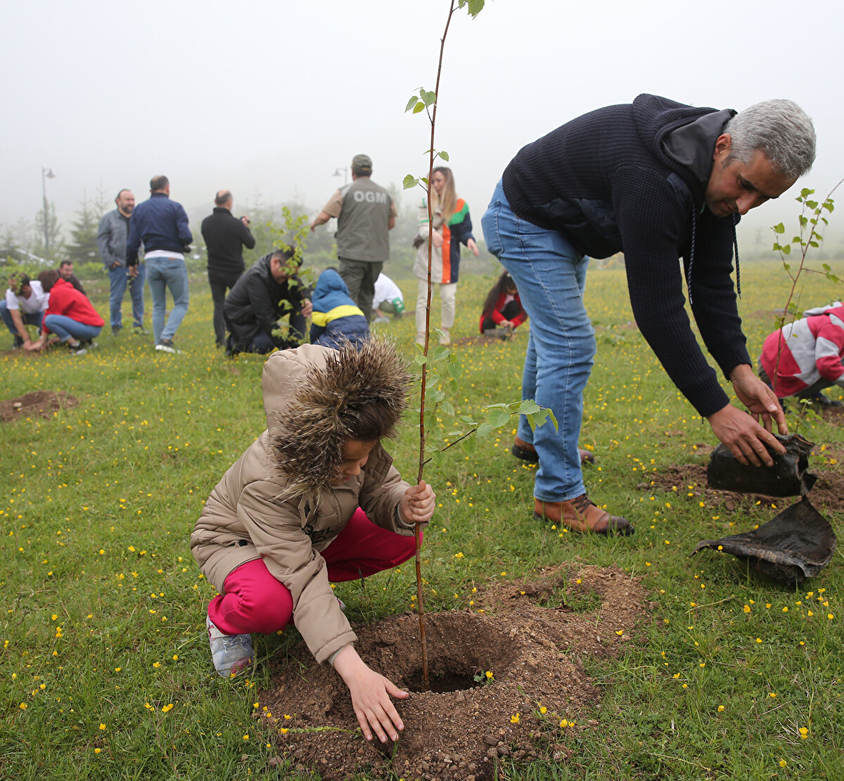 Dereli Belediye Başkanı Zeki Şenlikoğlu, çocukların doğaya ve çevreye verdiği mesajın çok önemli olduğunu belirterek, "Bugün küresel ısınma ve iklim değişikliğinde her şeyin çevre kaynaklı olduğunu görüyoruz. Doğayı koruma ve gelecek nesillere bu emaneti bırakma anlamında bu mesajı öğrencilerle verdik." dedi.<br><br>